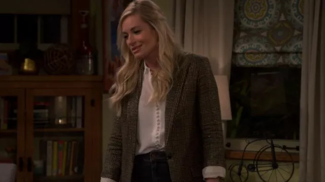 Zadig & Voltaire Viva Blazer worn by Gemma Johnson (Beth Behrs) as seen in The Neighborhood (S04E16)