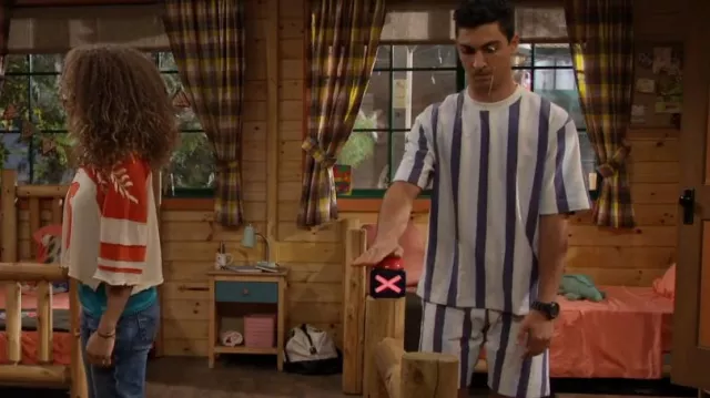 Sweat-shirt à rayures à manches courtes Topman porté par Parker Preston (Trevor Tordjman) vu dans BUNK’D (S05E20)