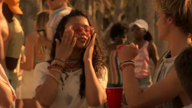 Gafas de sol Reality Eyewear Strict usadas por Kiara Carrera (Madison Bailey) como se ve en Outer Banks (S01E01)