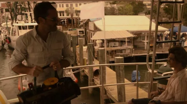 Chemise Columbia à manches longues portée par Ward Cameron (Charles Esten) vue dans Outer Banks (S01E02)