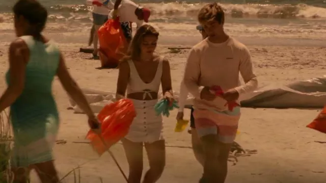 Monki Gingham Kim Bikini Top porté par Sarah Cameron (Madelyn Cline) vu dans Outer Banks (S01E03)