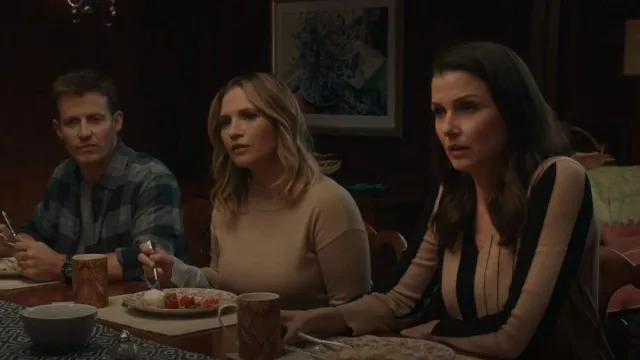 Suéter de cuello en V a rayas Akris usado por Erin Reagan (Bridget Moynahan) como se ve en Blue Bloods (S13E09)