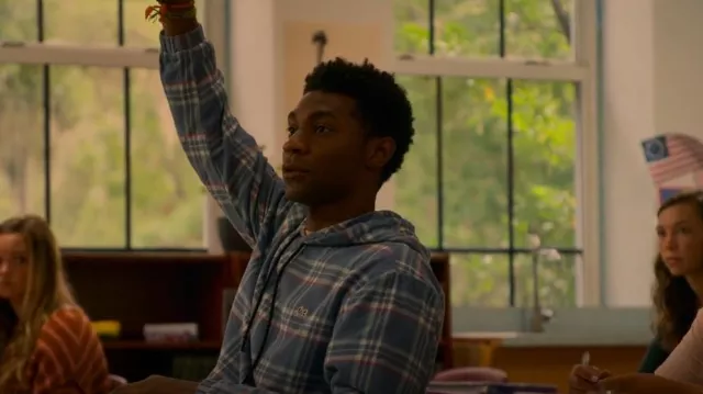 Sweat à capuche en flanelle arrière perdu porté par Pope Heyward (Jonathan Daviss) vu dans Outer Banks (S02E01)