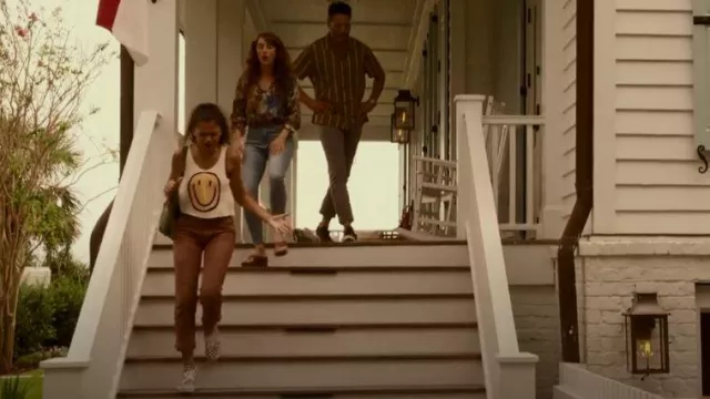 Vans White & Black Checkered Sneakers portés par Kiara Carrera (Madison Bailey) vus dans Outer Banks (S02E03)