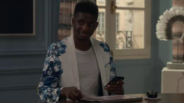 Asos Twist­ed Tai­lor Suit Jack­et worn by Julien (Samuel Arnold) as seen in Emily in Paris (S02E05)