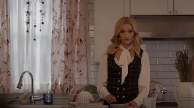 Smythe Metallic Plaid Portrait Collar Vest worn by Georgia Miller (Brianne Howey) as seen in Ginny & Georgia (S02E02)