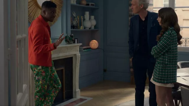 Levi's x Pokemon Authentic Straight Fit Jeans usados por Julien (Samuel Arnold) como se ve en Emily in Paris (S02E06)