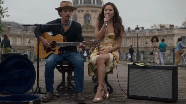 Terry de Havilland Zia 95 Heels portés par Mindy Chen (Ashley Park) vus dans Emily à Paris (S02E06)
