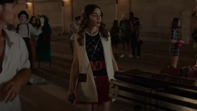 Roger Viver Heart Strass Mini Wallet worn by Emily Cooper (Lily Collins) as seen in Emily in Paris (S02E09)
