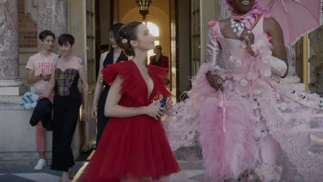 Giambattista Valli x H&M Vestido de tul largo usado por Emily Cooper (Lily Collins) visto en Emily in Paris (S02E10)