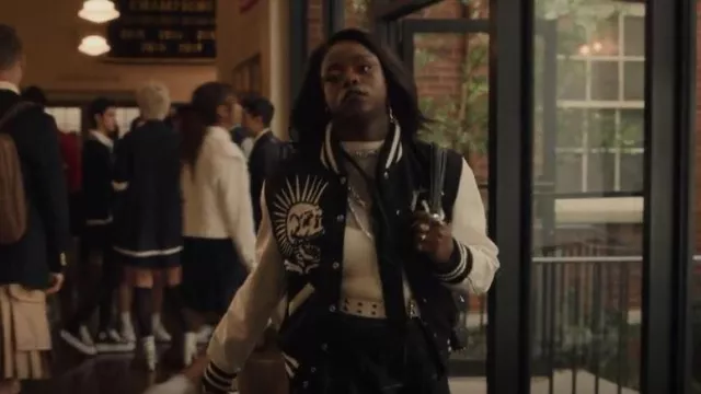 R13 Vintage Varsity Jacket usada por Shan (Grace Duah) como se ve en Gossip Girl (S02E08)