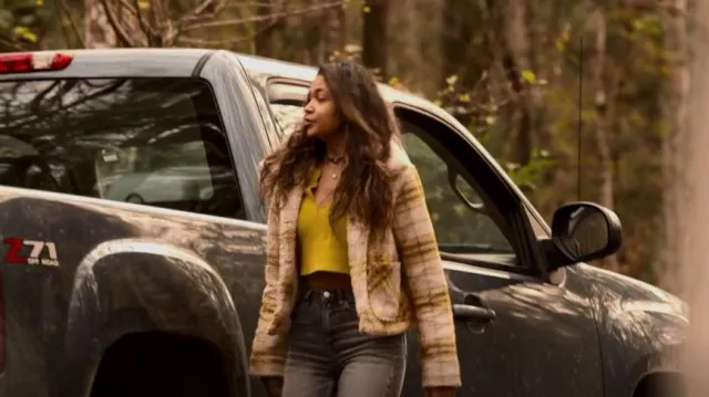 En Saison Plaid Jacket worn by Kiara Carrera (Madison Bailey) as seen in Outer  Banks (S02E08)