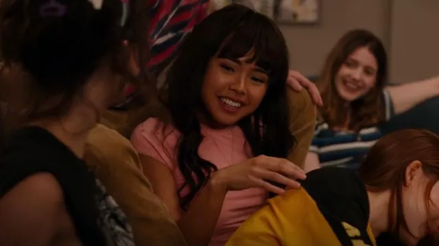 Topshop Picot Trim Ribbed Tee worn by Norah (Chelsea Clark) as seen in Ginny & Georgia (S01E02)