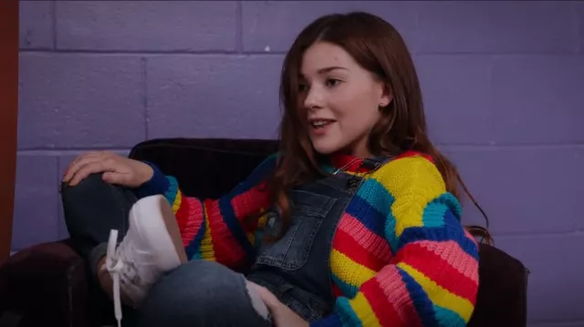 Shein Rainbow Sweater porté par Abby Littman (Katie Douglas) vu dans Ginny & Georgia (S01E05)