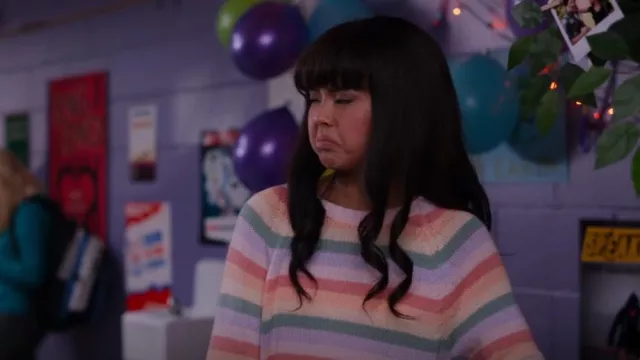 American Eagle Raibow Striped Sweater worn by Norah (Chelsea Clark) as seen in Ginny & Georgia (S01E07)