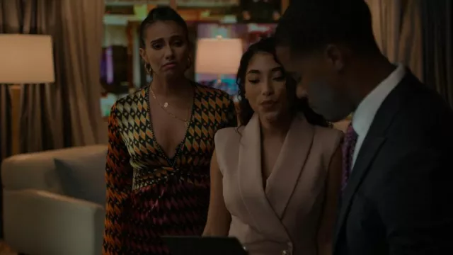 Robe Zara Geo Print portée par Raquel Navarro (Analisa Velez) vue dans The Game (S02E06)