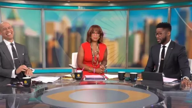 MICHAEL Michael Kors Cap-Sleeve V-Neck Midi Sheath Robe portée par Gayle King comme vu dans CBS Mornings le 12 janvier 2023