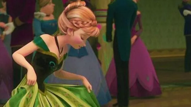 La robe de couronnement portée par Anna (Kristen Bell) dans le film d'animation La Reine des neiges