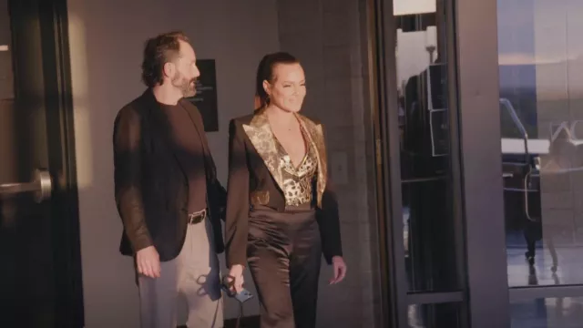 Dolce and Gabbana Jacquard Blazer recortado usado por Meredith Marks como se ve en The Real Housewives of Salt Lake City (S03E14)