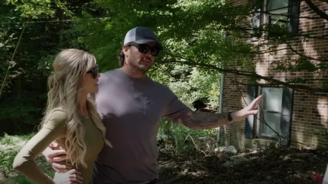 Skims Fits Everybody Long Sleeve T Shirt worn by Christina El Moussa as  seen in Christina in the Country (S01E02)