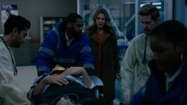 Isle Jacobsen Long Quilt­ed Jack­et worn by Dr. Kincaid Sullivan (Kaley Ronayne) as seen in The Resident (S06E12)