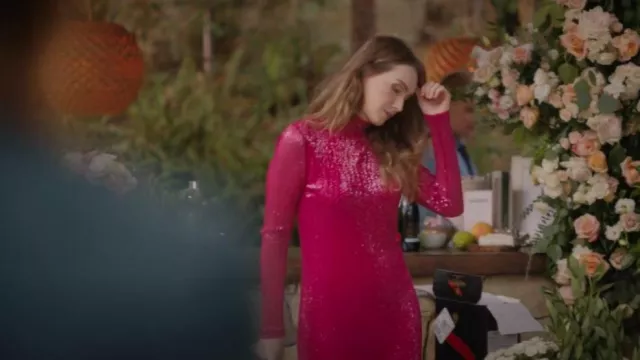Prabal Gurung Vestido de midi de cuello alto con lentejuelas en fucsia usado por Tess Van De Berg (Jamie Clayton) como se ve en The L Word: Generation Q (S03E10)