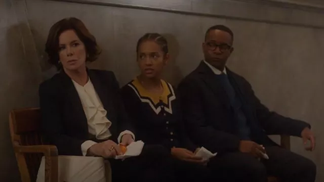 La Vientinueve Zig Zag Cardigan worn by Angie as seen in So Help Me Todd (S01E08)