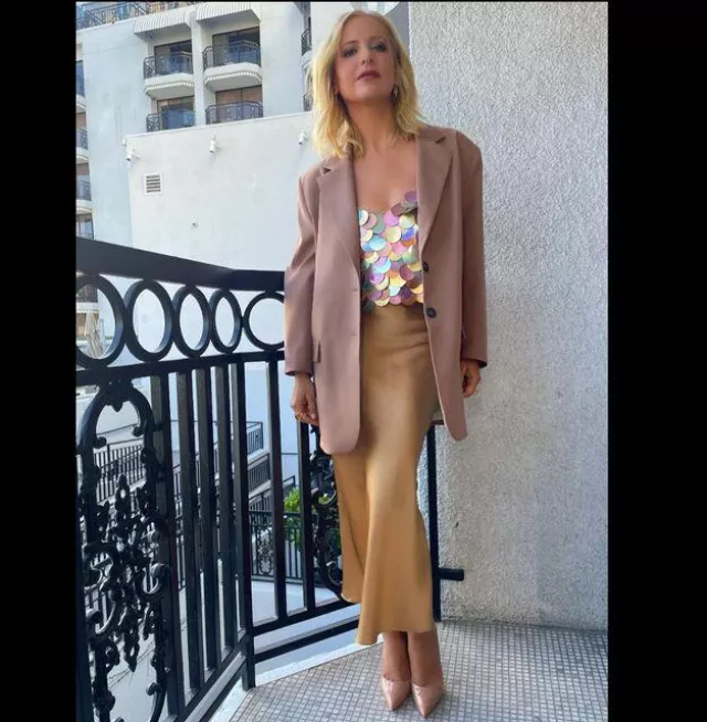The sequin top worn by Sarah Michelle Gellar on @taraswennen's Instagram account