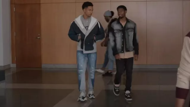 Baskets Adidas Yeezy Boost 700 Wave Runner portées par Damon Sims (Peyton Alex Smith) comme on le voit dans All American: Homecoming (S02E08)