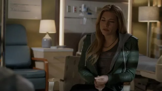 Iro Ashville Leather Jack­et worn by Jenny Hoyt (Katheryn Winnick) as seen in Big Sky (S03E12)