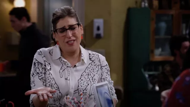 Rails Kathryn Shirt In Ivory Wild Cats worn by Kat (Mayim Bialik) as seen in Call Me Kat (S03E12)