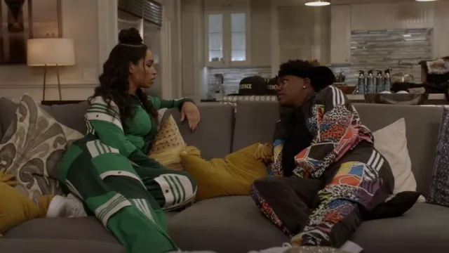 Pantalon Adidas Rich Mnsi porté par Tamia 'Coop' Cooper (Bre-Z) vu dans All American (S05E08)