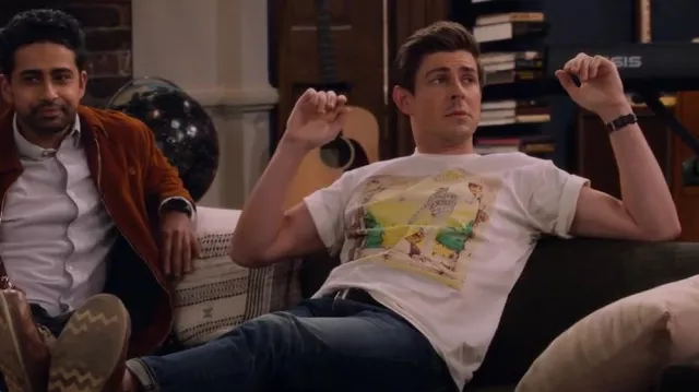 Daydreamer El­ton John Yel­low Brick Road Tee worn by Jesse (Chris Lowell) as seen in How I Met Your Father (S01E05)