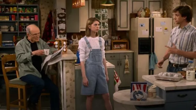 Weekday Dusty Long­line Short Over­alls In Light Blue worn by Leia Forman (Callie Haverda) as seen in That '90s Show (S01E01)