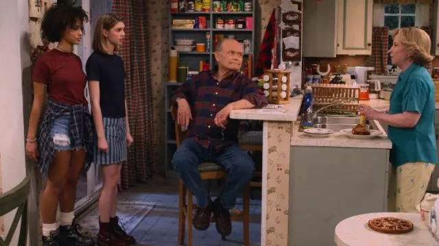 Doc Marten 1460 Smooth worn by Leia Forman (Callie Haverda) as seen in That '90s Show (S01E04)