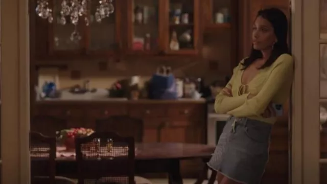 Jupe en denim brodée Blumarine en bleu portée par Luna La (Zión Moreno) vue dans Gossip Girl (S02E10)