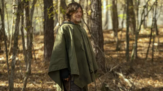Olive green Poncho from wardrobe and clothes of Daryl Dixon (Norman Reedus) in The Walking Dead TV series (Season 10 Episode 18)