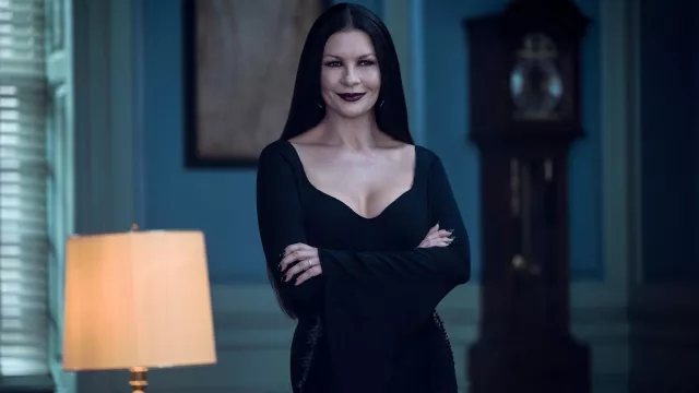 The tight black dress worn by Morticia Addams (Catherine Zeta-Jones) in the series Wednesday (Season 1 Episode 1)