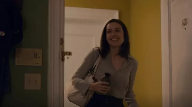Michael Kors Ben­ning Medi­um Leather Bag worn by Jenny (Megan Boone) as seen in Accused (S01E02)