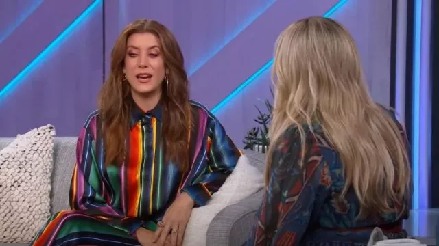 DMn Paris Simon Blusa usada por Kate Walsh como se ve en The Kelly Clarkson Show el 25 de enero de 2023