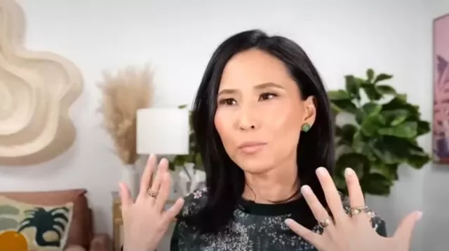 Suéter con estampado de diamantes Ted Baker Zoii usado por Vicky Nguyen como se ve en Today el 31 de enero de 2023