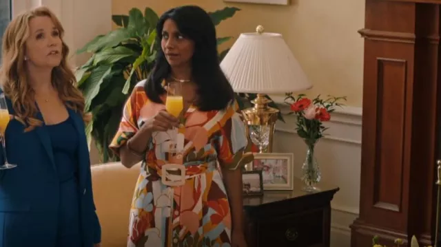 Robe chemise ceinturée Zara portée par Sarita Stark (Ayesha Mansur Gonsalves) vue dans The Spencer Sisters (S01E01)