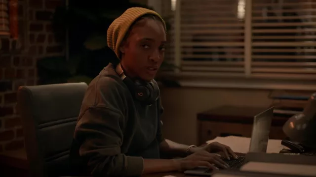 Beast headphones used by Faith Mitchell (Iantha Richardson) as seen in Will Trent (S01E05)