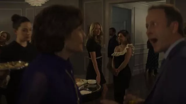 Alyssa Mini robe boutonnée portée par Tory Ayres (Amy Acker) vue dans The Watchful Eye (S01E01)