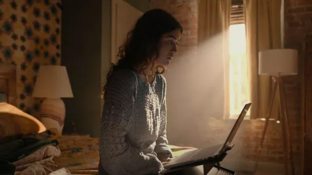Tularosa Willow Pullover worn by Jess Valenzuela (Lisette Olivera) as seen in National Treasure: Edge of History (S01E04)