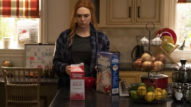 Cookware Set uased by Wanda Maximoff / Scarlet Witch (Elizabeth Olsen) in WandaVision (S01E07)