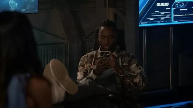 Volcom Liberate Flannel Shirt worn by Chester P. Runk (Brandon McKnight) as seen in The Flash (S09E01)