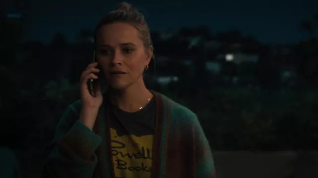 Powell’s Books Store T-Shirt worn by Debbie Dunn (Reese Witherspoon) as seen in Your Place or Mine