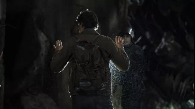 Backpack worn by Joel Miller (Pedro Pascal) in The Last of Us TV show  outfits (Season 1 Episode 2)