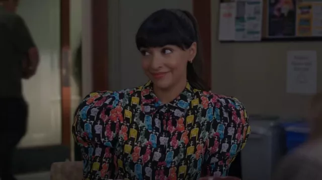 Alice + Olivia Willa Puff Sleeve Top worn by Sam (Hannah Simone) as seen in Not Dead Yet (S01E03)